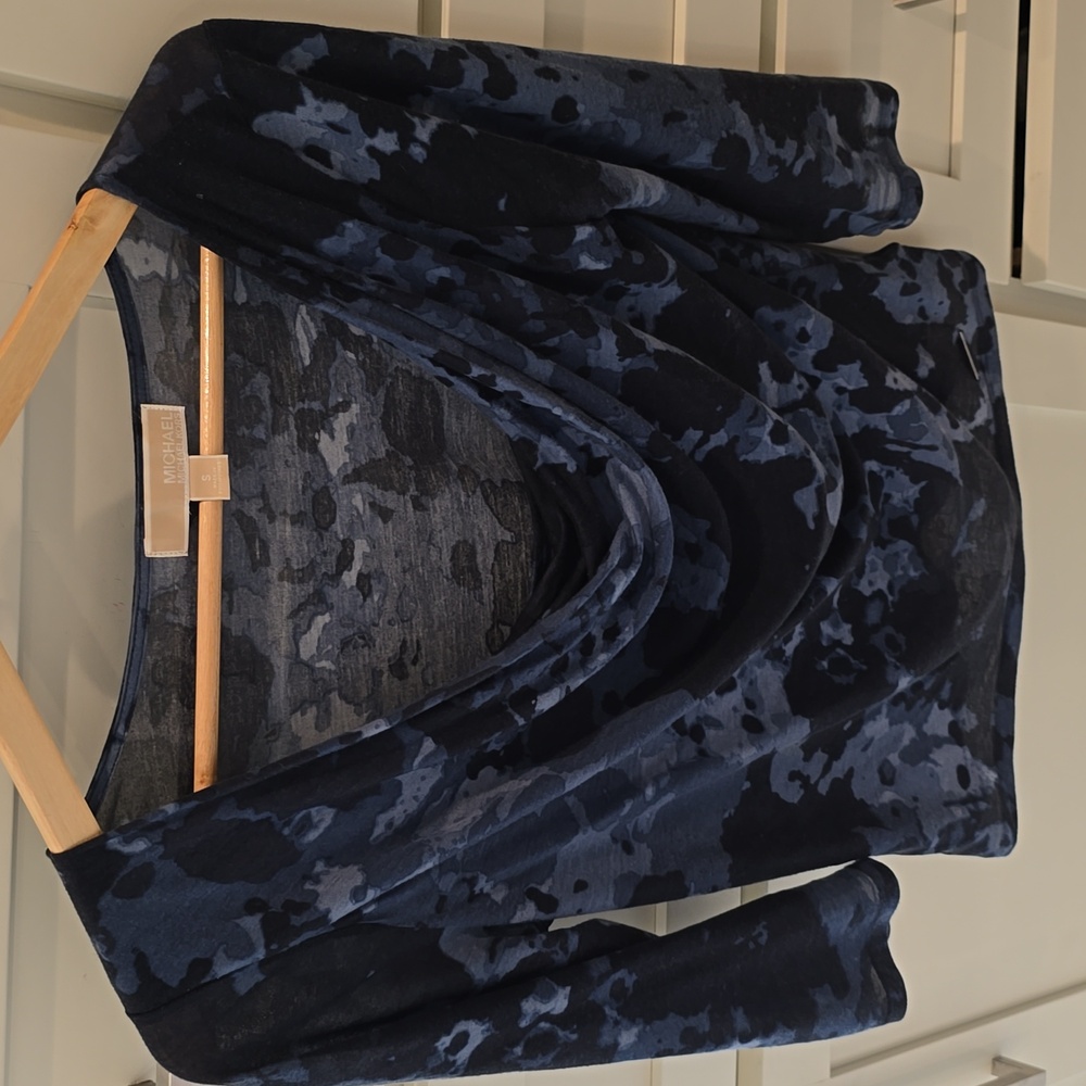 Michael Kors Blue, Small, Beautiful Patterned Shirt. Super soft and Flattering!